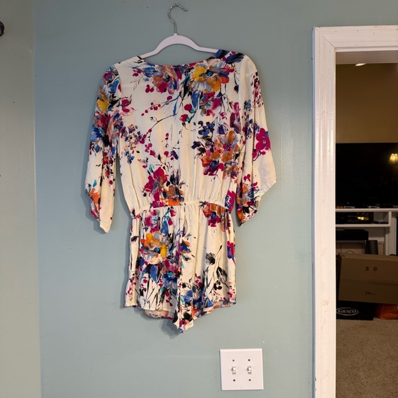 Umgee floral print romper ivory v-neck 3/4 sleeves elastic waist size small - Picture 7 of 11